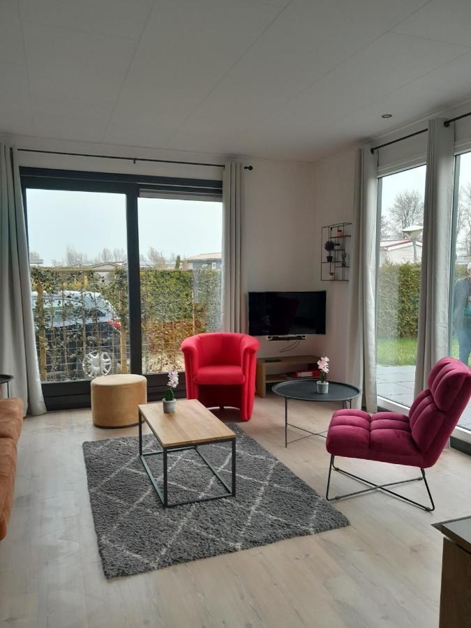 Luxe 5 Persoons Bungalow Op Rustig Vakantiepark Nabij Leeuwarden Dronrijp Exterior foto